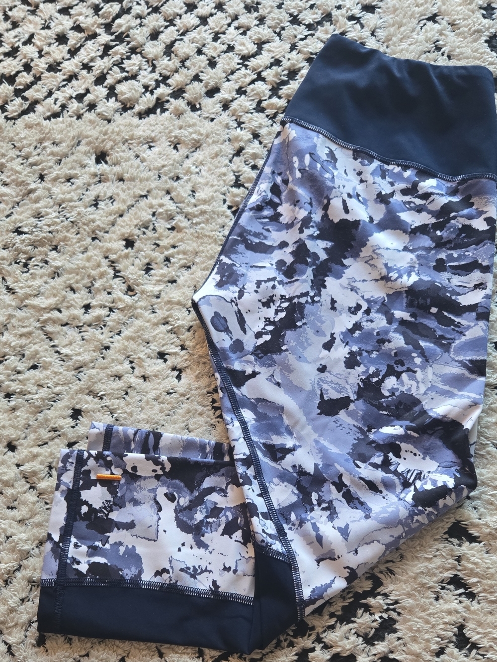 Lucy Activewear Sport Revolution Run Tights Foil Print Size M EUC